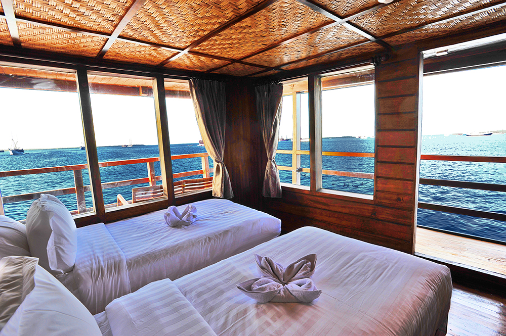 Neomi Middle Deck Bedroom